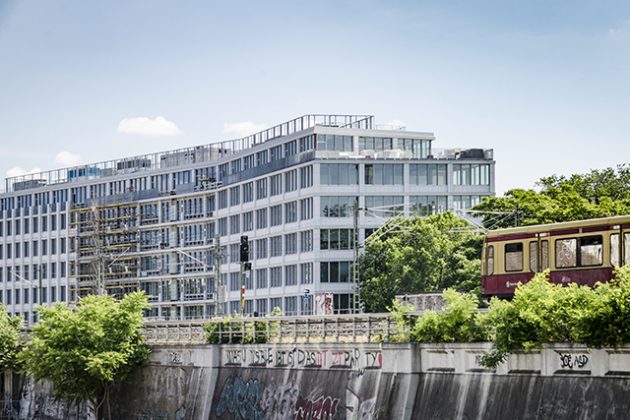 Architekturbeton, Betonfertigteile, Gesims- und Balkonelemente, B:HUB Kynaststrasse Berlin