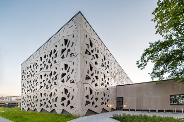Architekturbeton, Betonfertigteile, Fertigteilfassade, Gerätturnhalle der Universität Potsdam